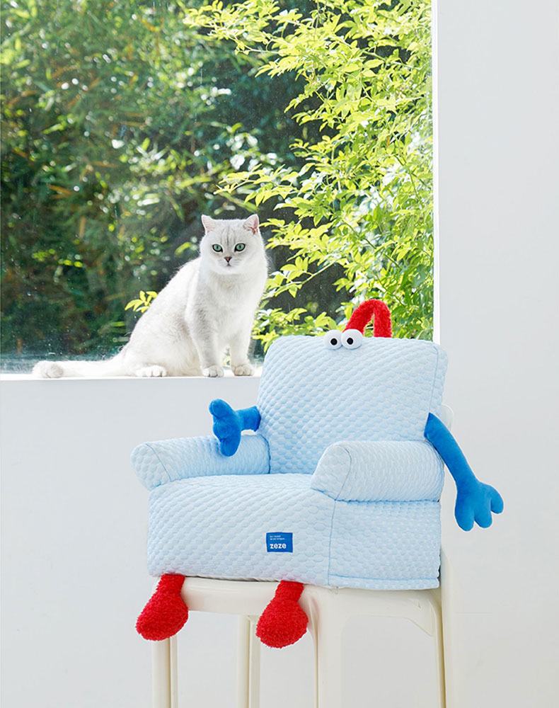ZezeLife Big-Eyed Blue Hug Cat Couch, view 3