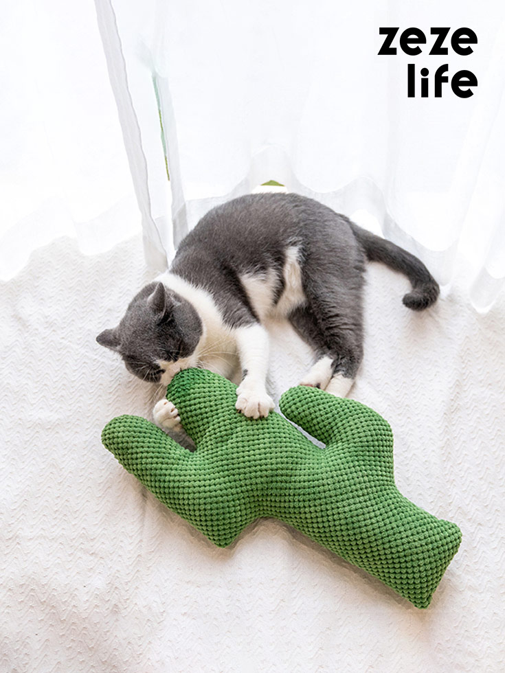 ZezeLife Cactus Catnip Cat Toy