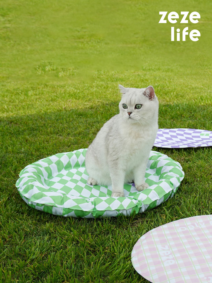 ZezeLife Checkerboard Pattern Pet Cooling Mat