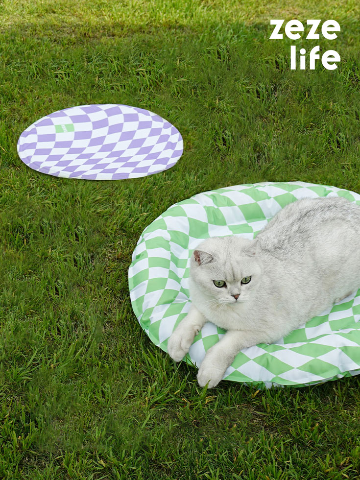 ZezeLife Checkerboard Pattern Pet Cooling Mat, view 2