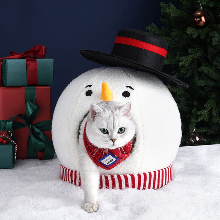 ZezeLife Snowman Cat Covered Bed, view 4