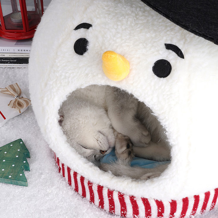ZezeLife Snowman Cat Covered Bed, view 5