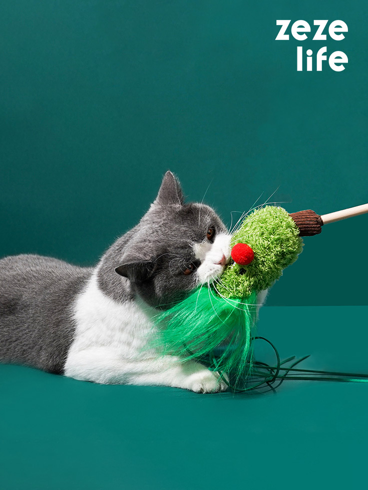 ZezeLife Christmas Tree Elf Cat Teaser