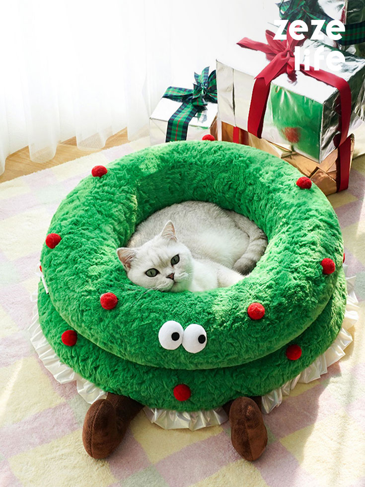 ZezeLife Christmas Wreath Shaped Cat Bed, view 2