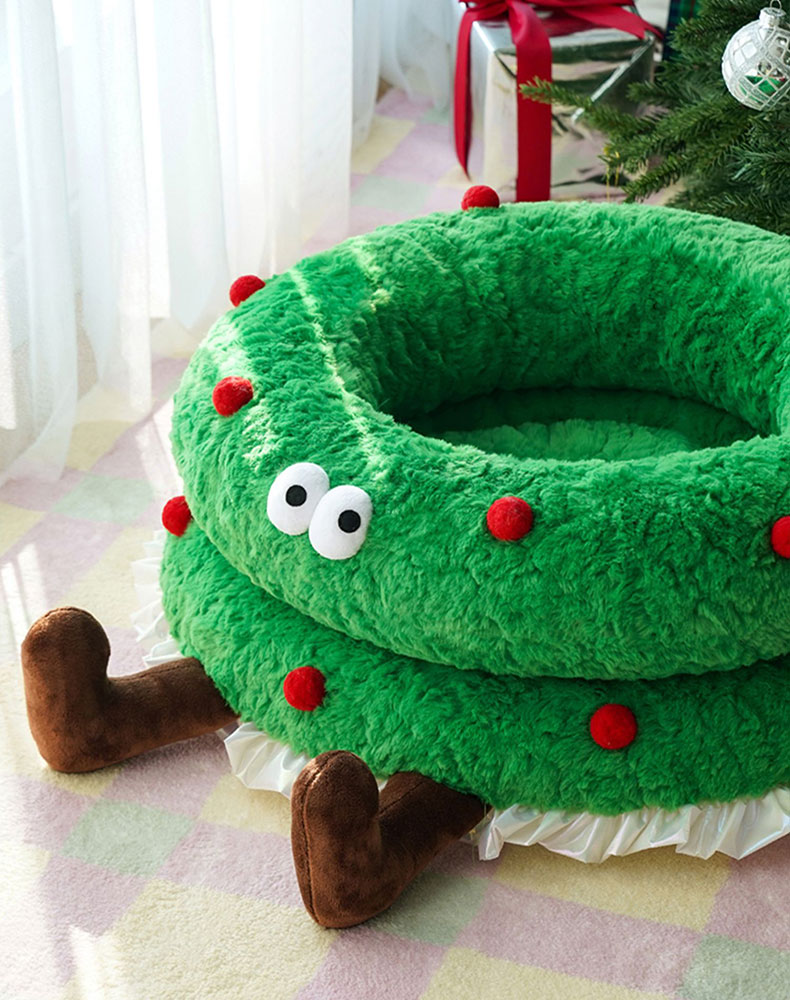 ZezeLife Christmas Wreath Shaped Cat Bed, view 3