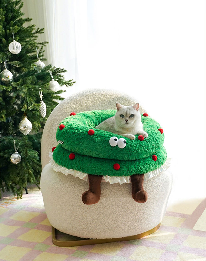 ZezeLife Christmas Wreath Shaped Cat Bed, view 4
