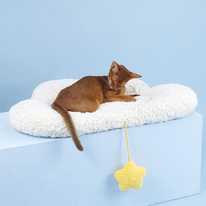 ZezeLife Cloud Cat Bed, view 3