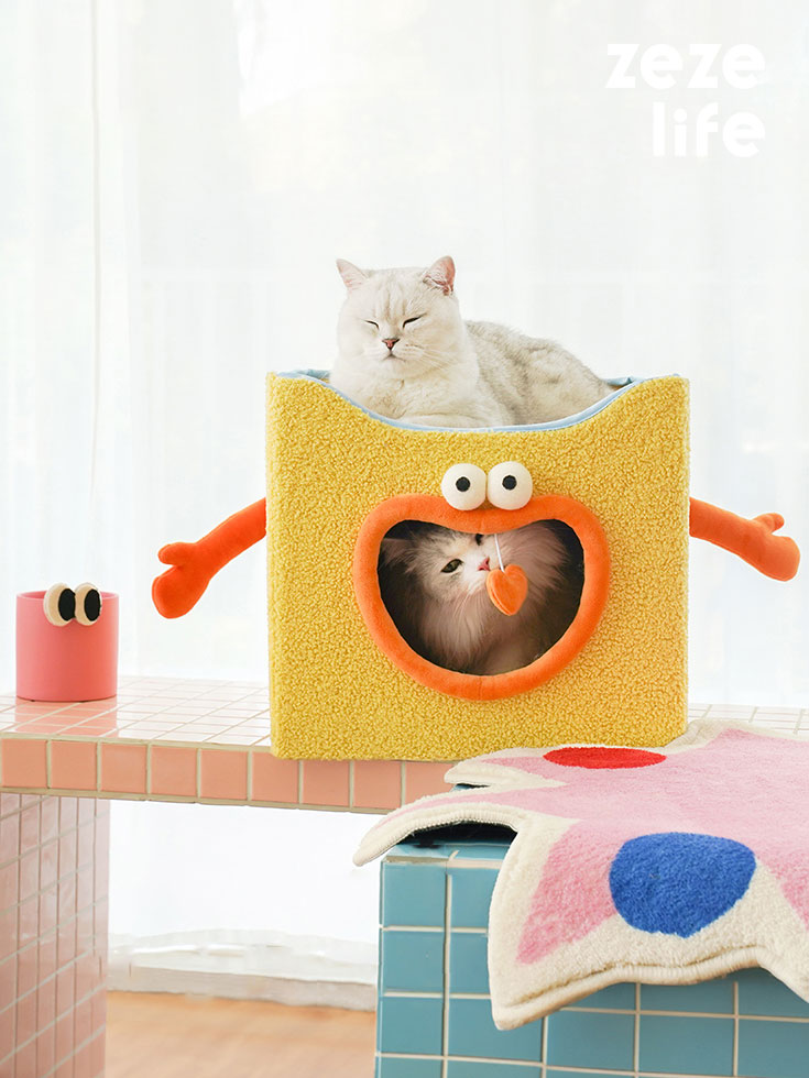 ZezeLife Foldable Smiley Cat Cave Bed