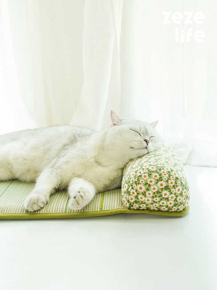 ZezeLife French Floral Rushes Pet Cooling Mat, view 2