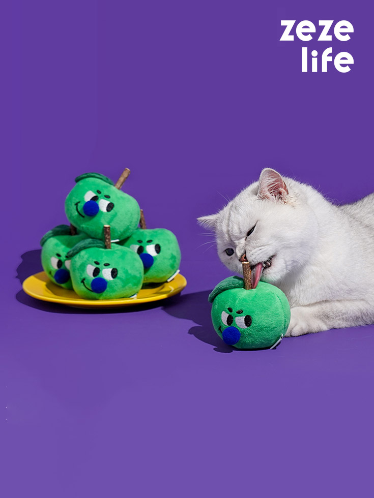 ZezeLife Green Apple Silvervine Cat Toy