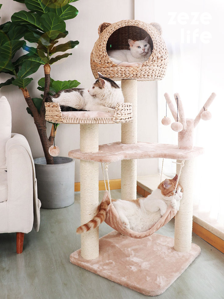 ZezeLife Handwoven Cattail Cat Tree