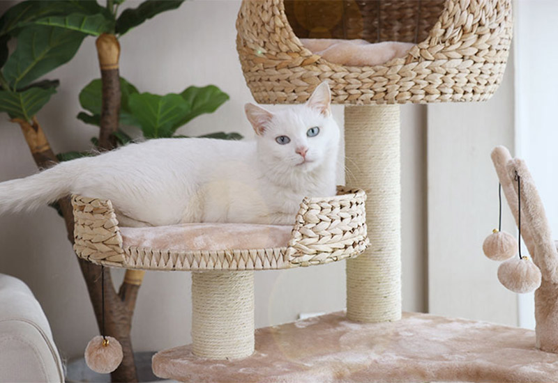 ZezeLife Handwoven Cattail Cat Tree, view 5