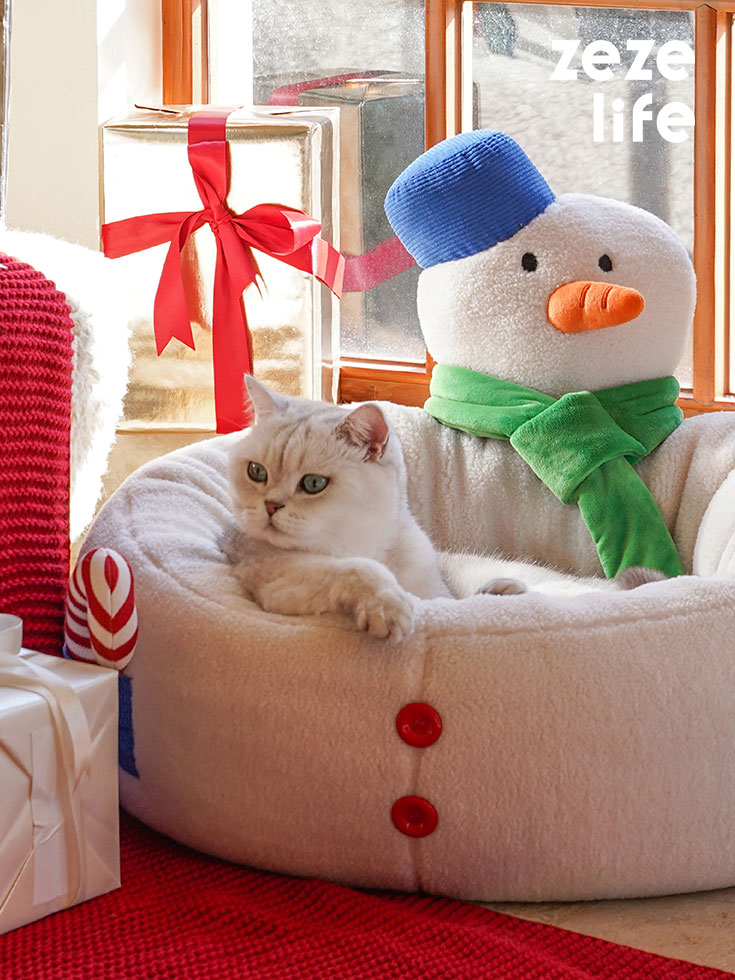 ZezeLife Hug Snowman Cat Bed, view 2