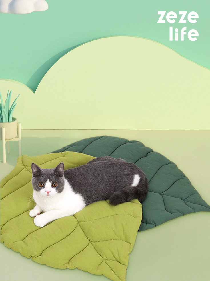 ZezeLife Leaf Cat Bed Mat