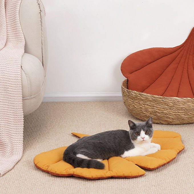 ZezeLife Leaf Cat Bed Mat, view 4