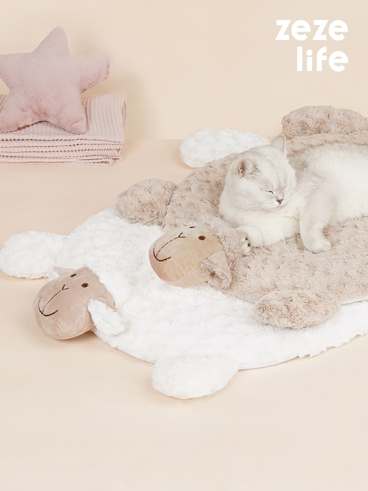 ZezeLife Little Lamb Cat Mat