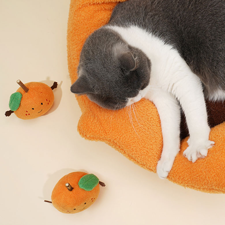 ZezeLife Orange Cat Bed, view 3