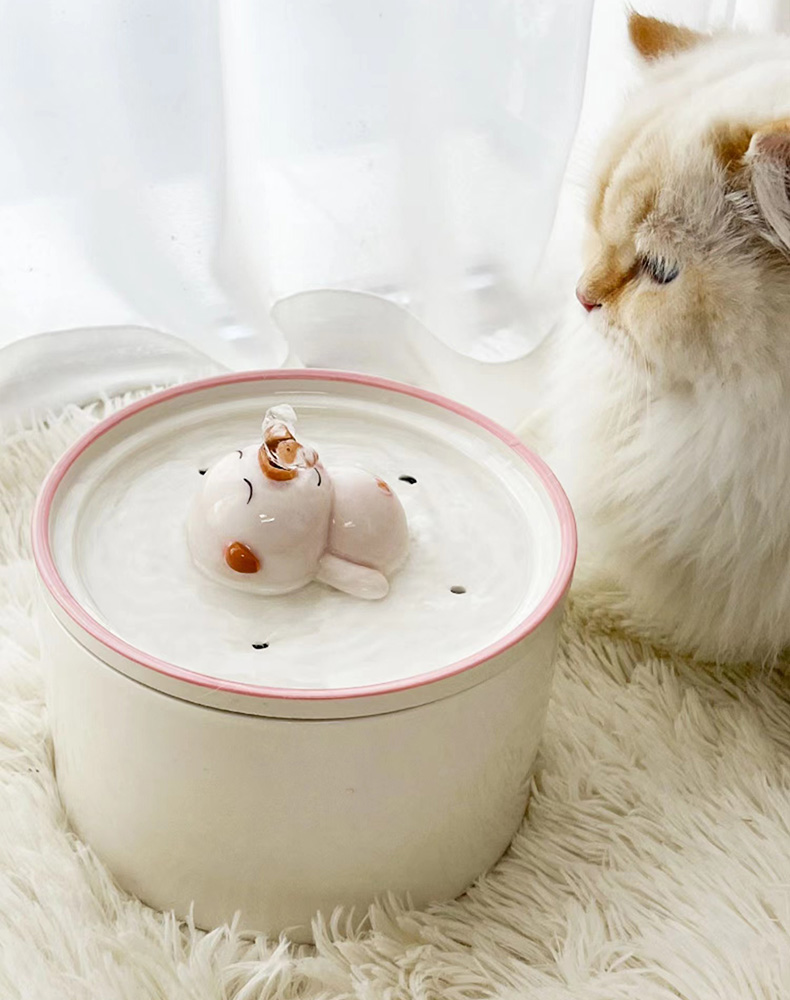 ZezeLife Piggy Cat Water Fountain, view 3