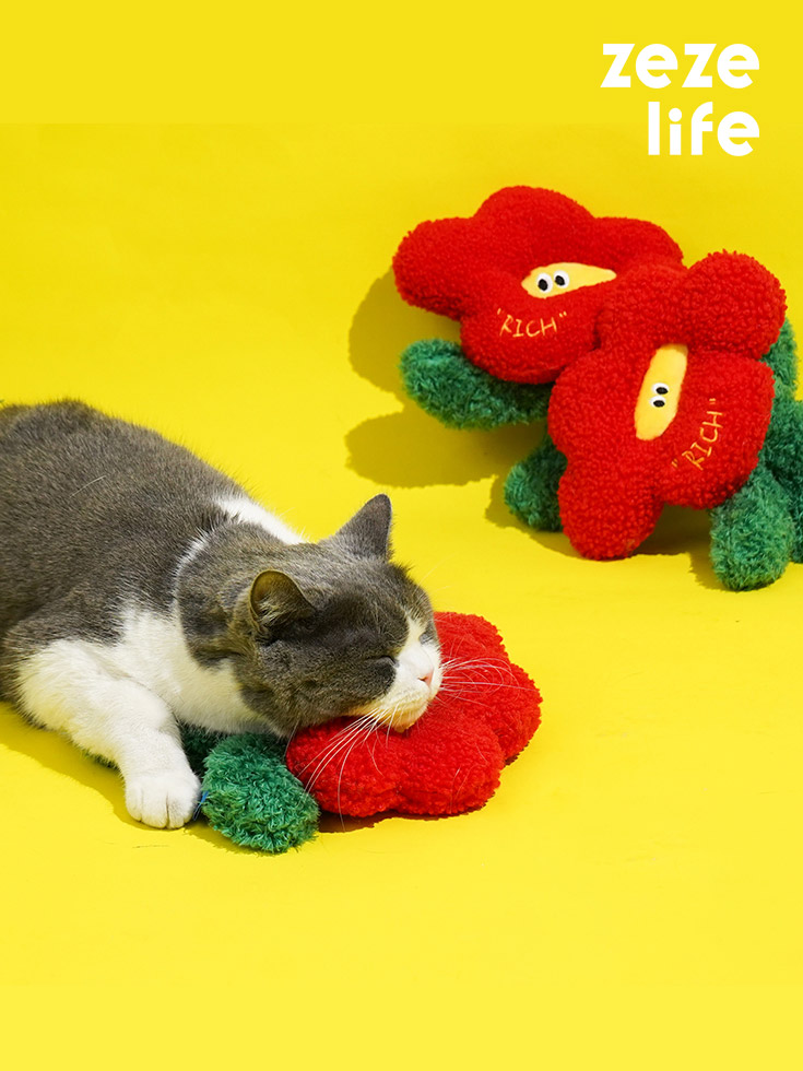 ZezeLife Red Flower Catnip Cat Toy