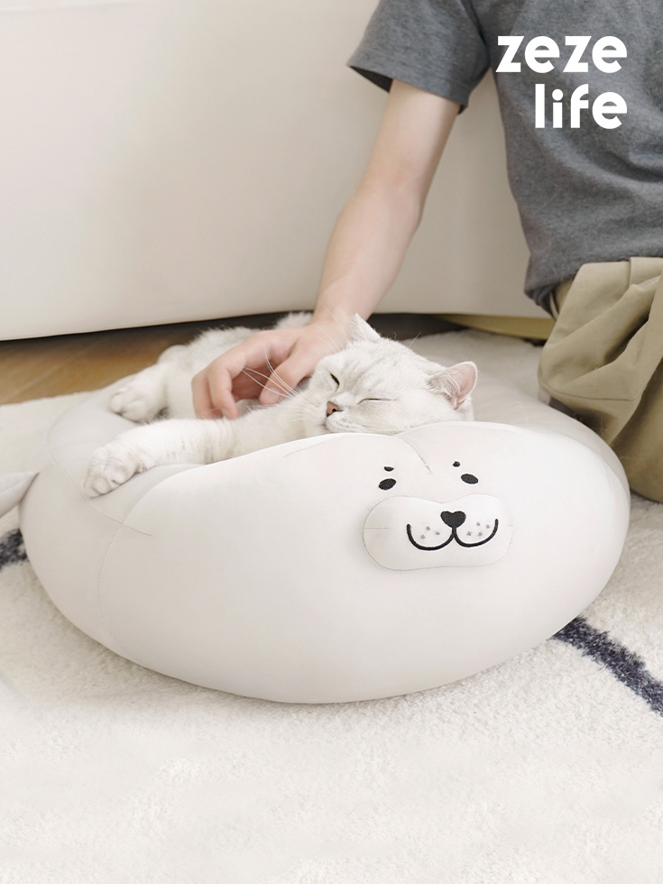 ZezeLife Seal Cat Bed