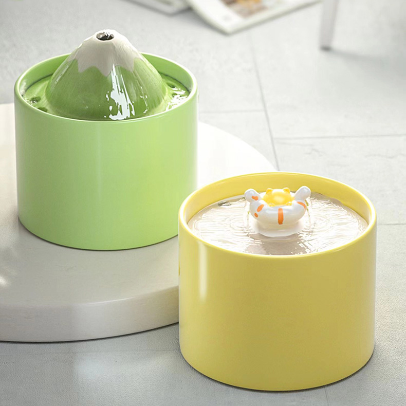 ZezeLife Snow Mountain Green Cat Water Fountain, view 3