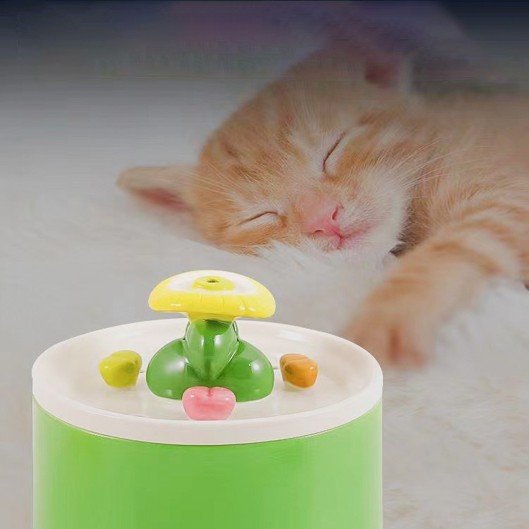 ZezeLife Succulent Cat Water Fountain, view 3