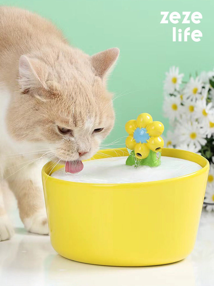 ZezeLife Yellow Flower Cat Water Fountain