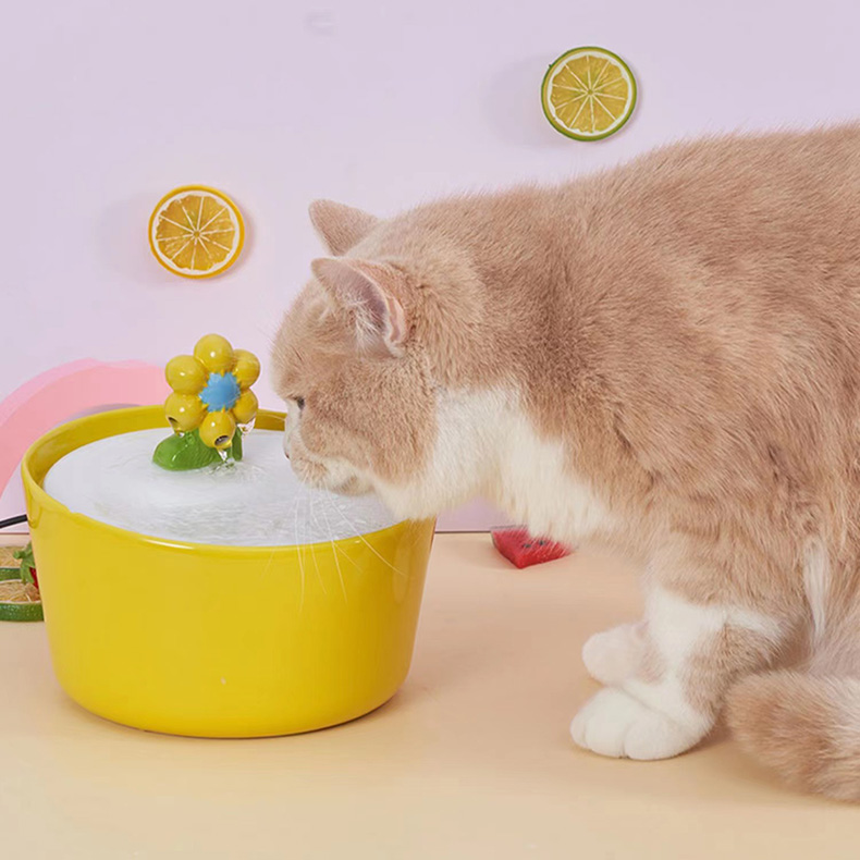 ZezeLife Yellow Flower Cat Water Fountain, view 3